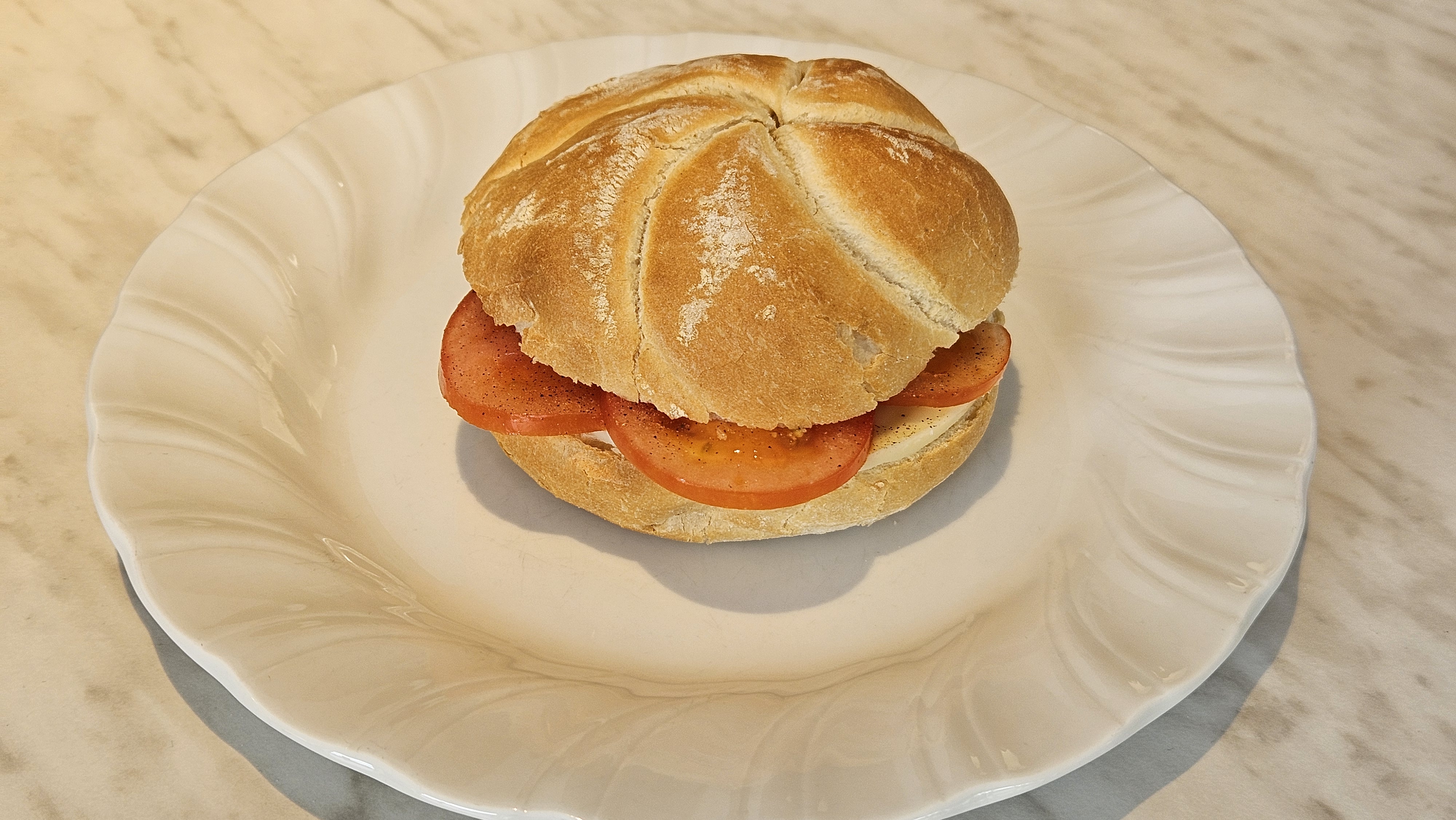 Knusprige Semmel mit Mozarella