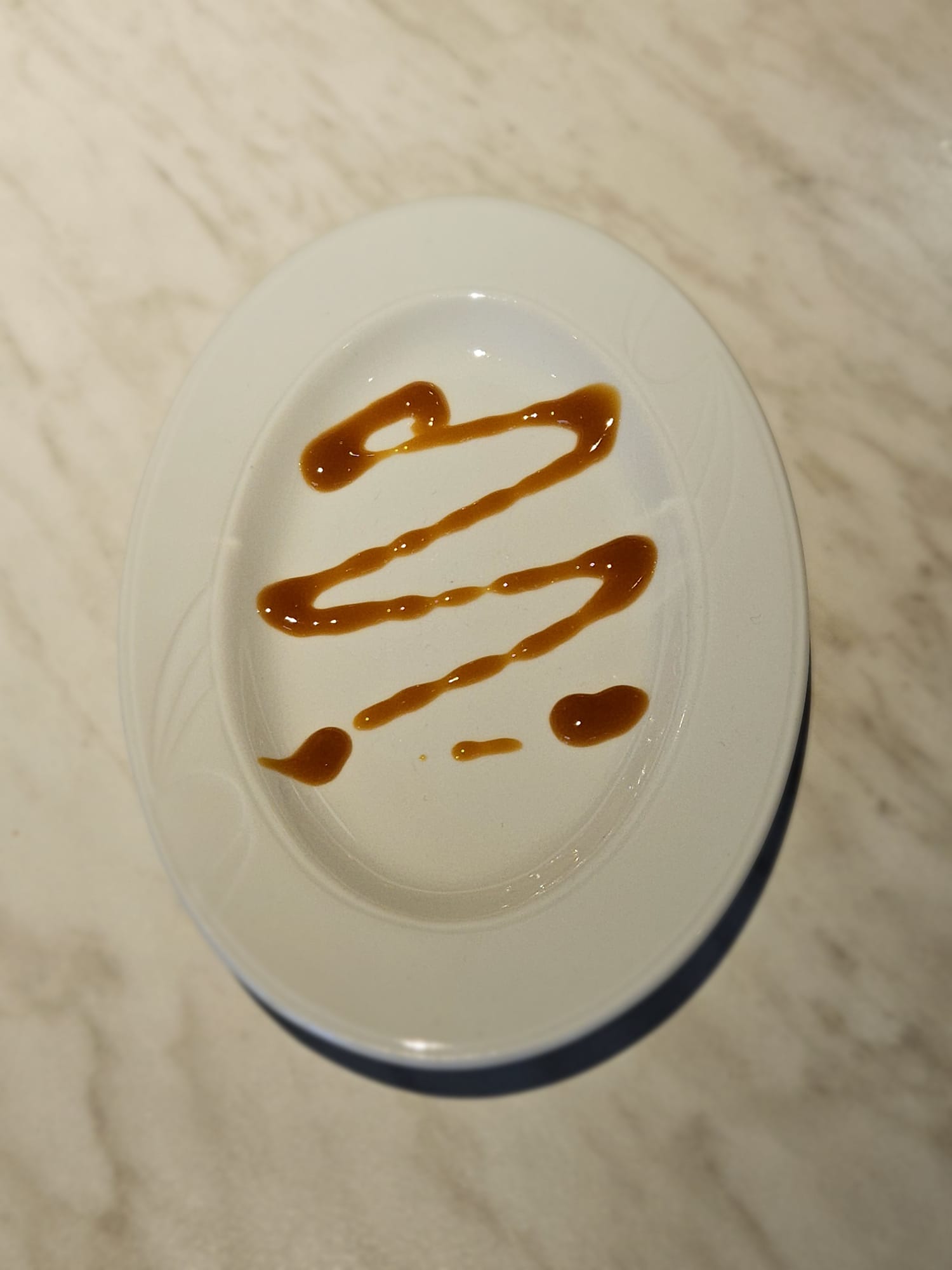 Nusssauce als Waffeltopping