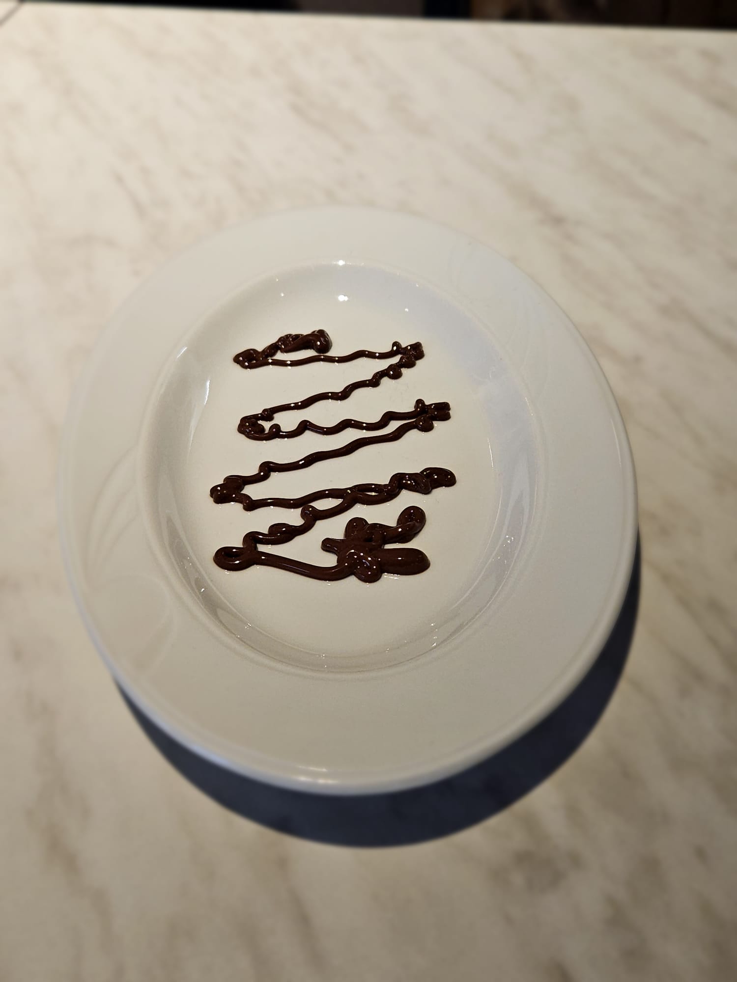 Schokoladensauce als Waffeltopping