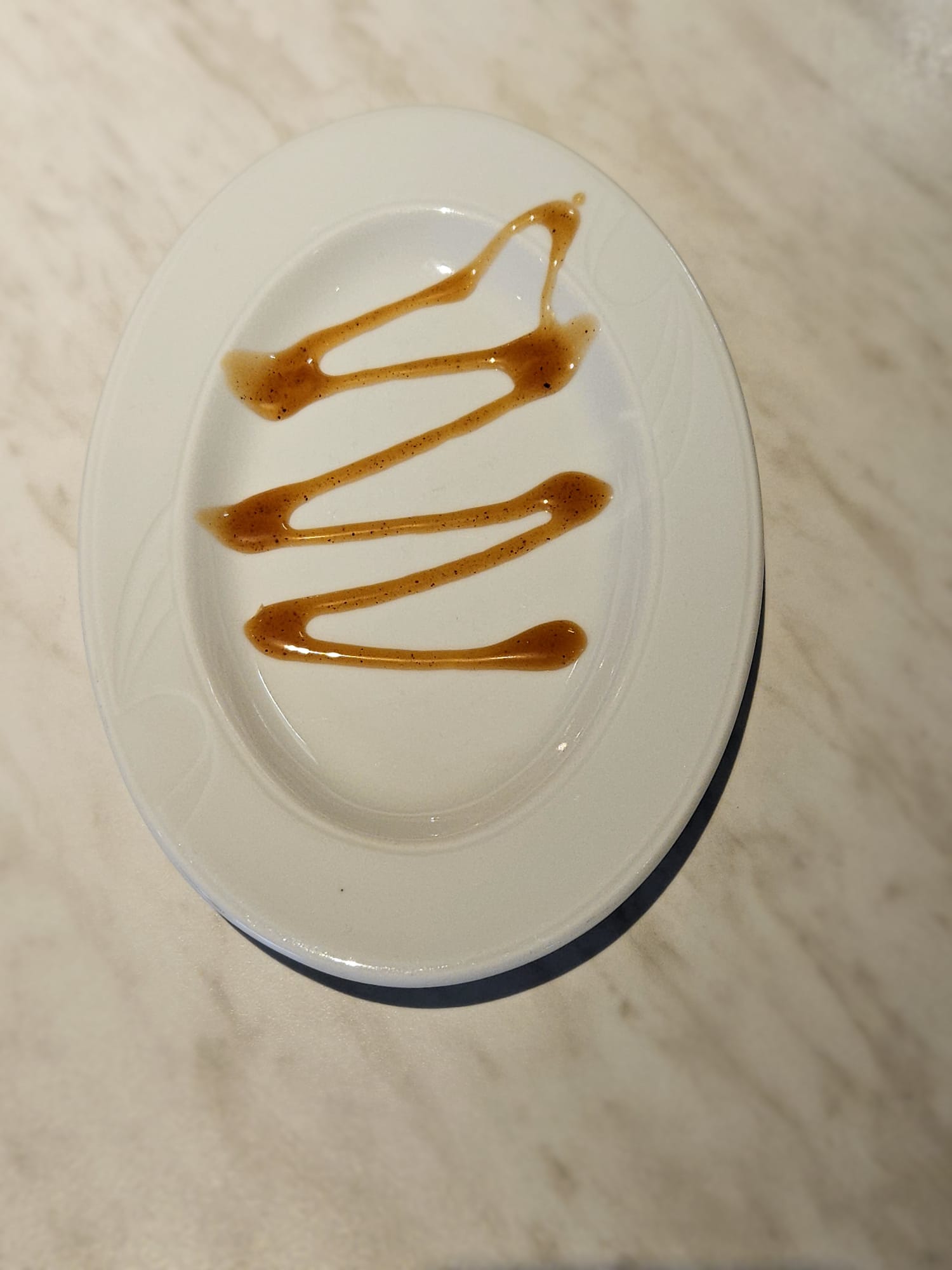 Nusssauce als Waffeltopping
