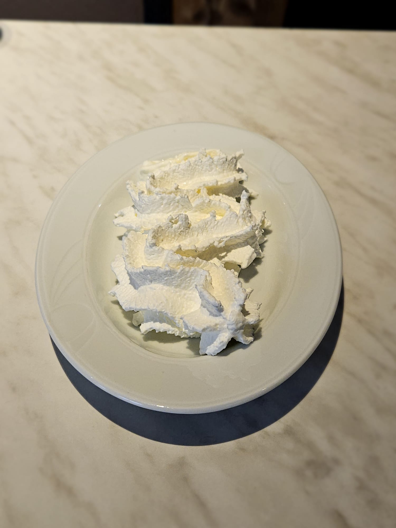 Schlagobers als Waffeltopping